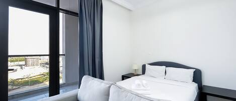 Iron/ironing board, internet, bed sheets