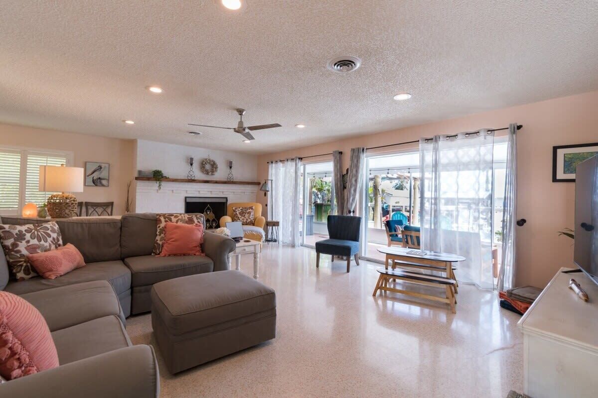 Cocoa Beach Waterfront Home With Tiki Bar And Pool - Cocoa Beach