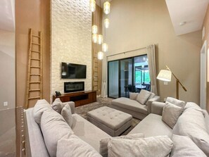 TV - Luxury and relaxation just 1 mile from Disney (Kissimmee)