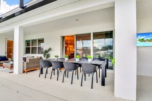 Outdoor dining