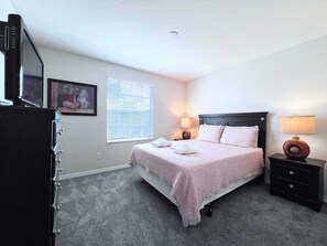 6 quartos, ferros/tábuas de passar roupa, Wi-Fi, roupa de cama