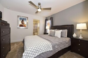 6 habitaciones, escritorio, tabla de planchar con plancha y wifi