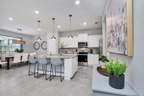 Mikrobølgeovn og kaffetrakter/tekoker