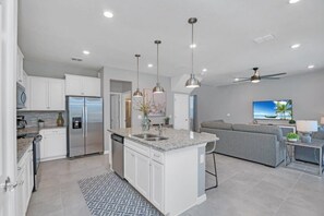 Mikrobølgeovn og kaffetrakter/tekoker