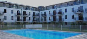 Een verwarmd zwembad