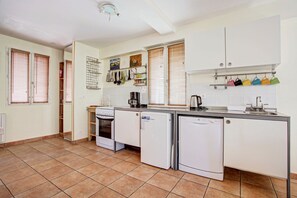 Réfrigérateur, micro-ondes, four, lave-vaisselle