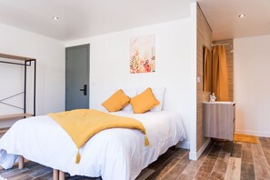 Premium bedding, individually decorated, individually furnished, desk - ALBUQUERQUE Christophe et Charlotte (Carcassonne)