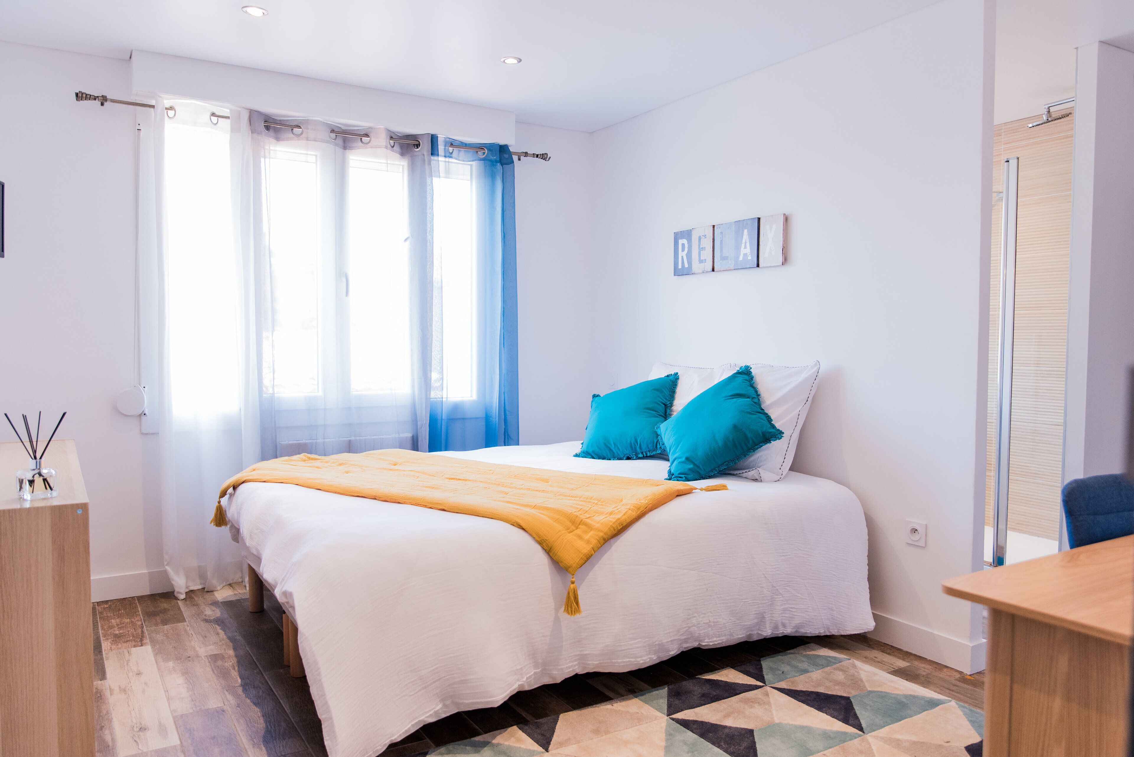 Chambre Bleue (Salle de bain privée et toilette partagée) | Hochwertige Bettwaren, individuell dekoriert, individuell eingerichtet