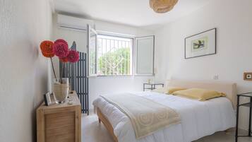 1 slaapkamer, een strijkplank/strijkijzer, gratis wifi