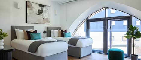 2 chambres, coffres-forts dans les chambres