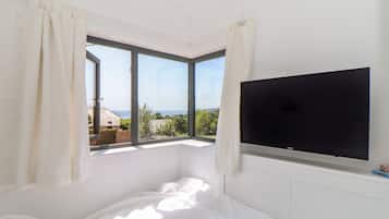 1 bedroom, individually decorated, individually furnished, free WiFi
