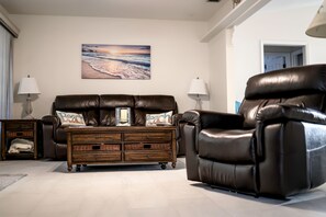 Smart TV, videogiochi, lettore DVD, videoteca