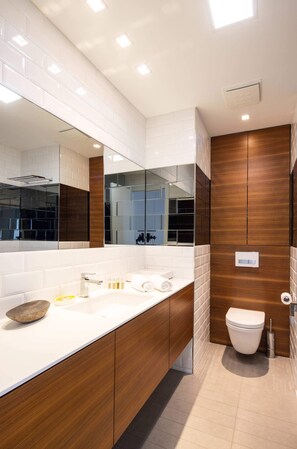 Vasca, asciugacapelli, asciugamani