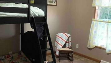4 chambres, fer et planche à repasser, lit parapluie, Wi-Fi gratuit