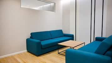 Comfort Quadruple Room | Living area