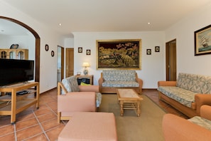 TV, fireplace - Lagoa Beach & Pool Villa (C120) (Lagoa de Albufeira)