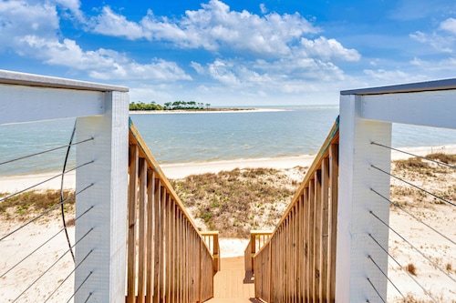 Renovated! Beachfront on IP, Dog Friendly w/ Boat Parking!