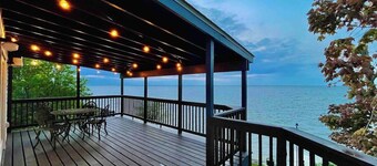 Lakehouse Loft · Private cottage near Niagara Falls with lake view