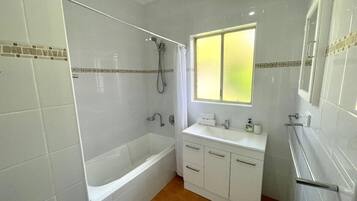 Bathtub