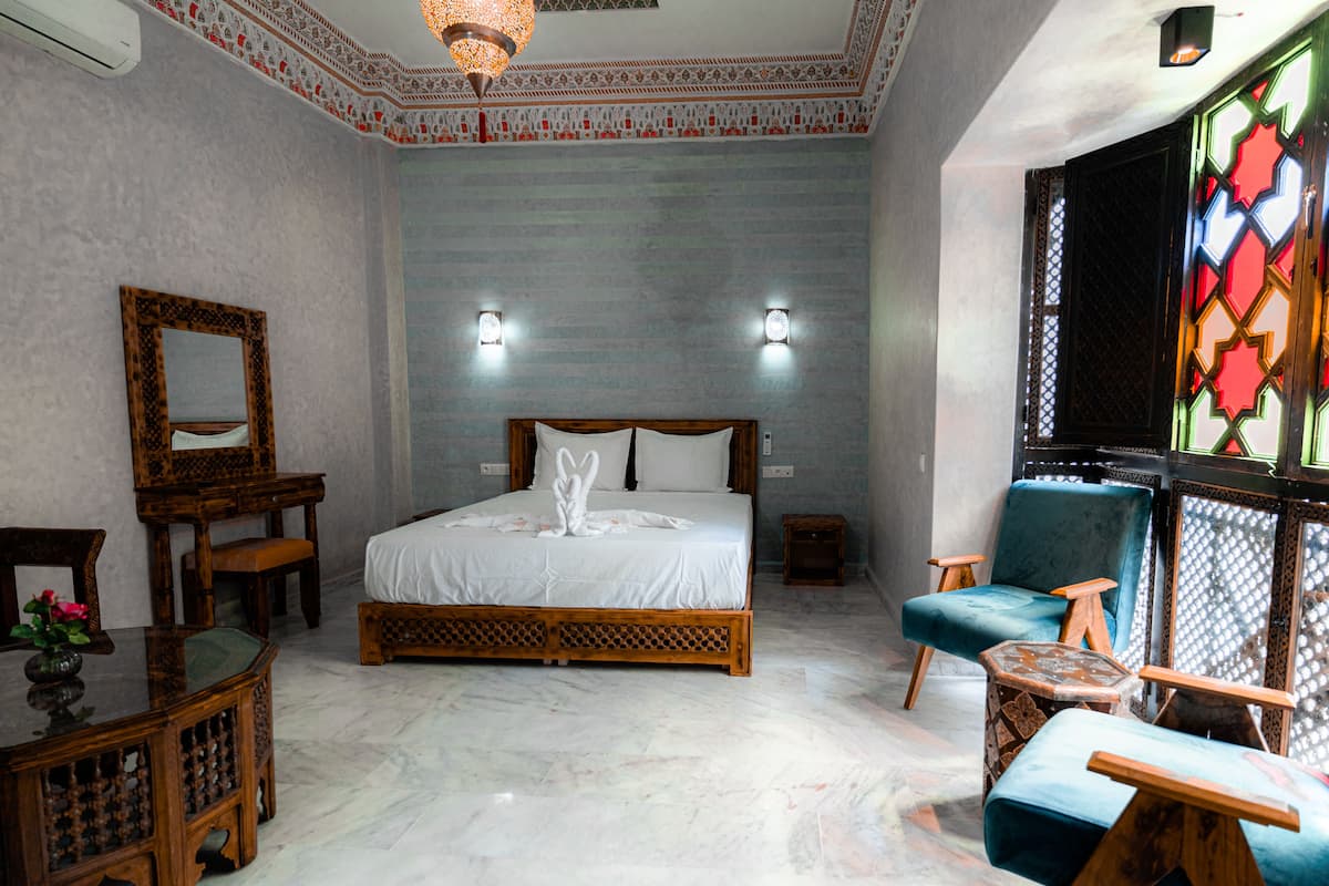 Suite with Pool View | 1 chambre, coffres-forts dans les chambres, bureau