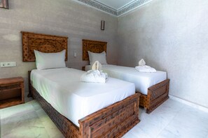 Deluxe Twin Room, 2 Single Beds | In-room safe, desk, laptop workspace, soundproofing - Riad Deluxe (Marrakech)