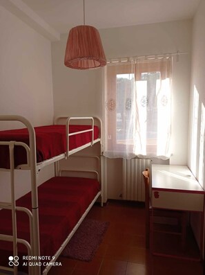 2 slaapkamers, een strijkplank/strijkijzer