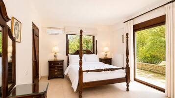 4 bedrooms, iron/ironing board, WiFi, bed sheets