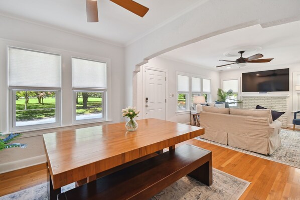 Dining - Amazing Crescent Lake Home -- Lakefront and Just Blocks from Downtown St Pete (St. Petersburg)