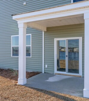 Exterior detail - Just mins from ocean and major attractions (LONGS)