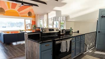 Fridge, microwave, stovetop, dishwasher