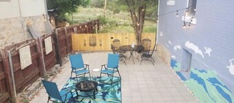 420 & Pet-Friendly 2 Bdrm Home with King Bed & Private Courtyard - Trinidad Rox