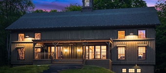 Luxury Barn Retreat near Mohican River