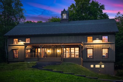 Luxury Barn Retreat near Mohican River