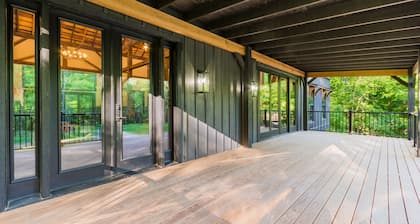 Luxury Barn Retreat near Mohican River