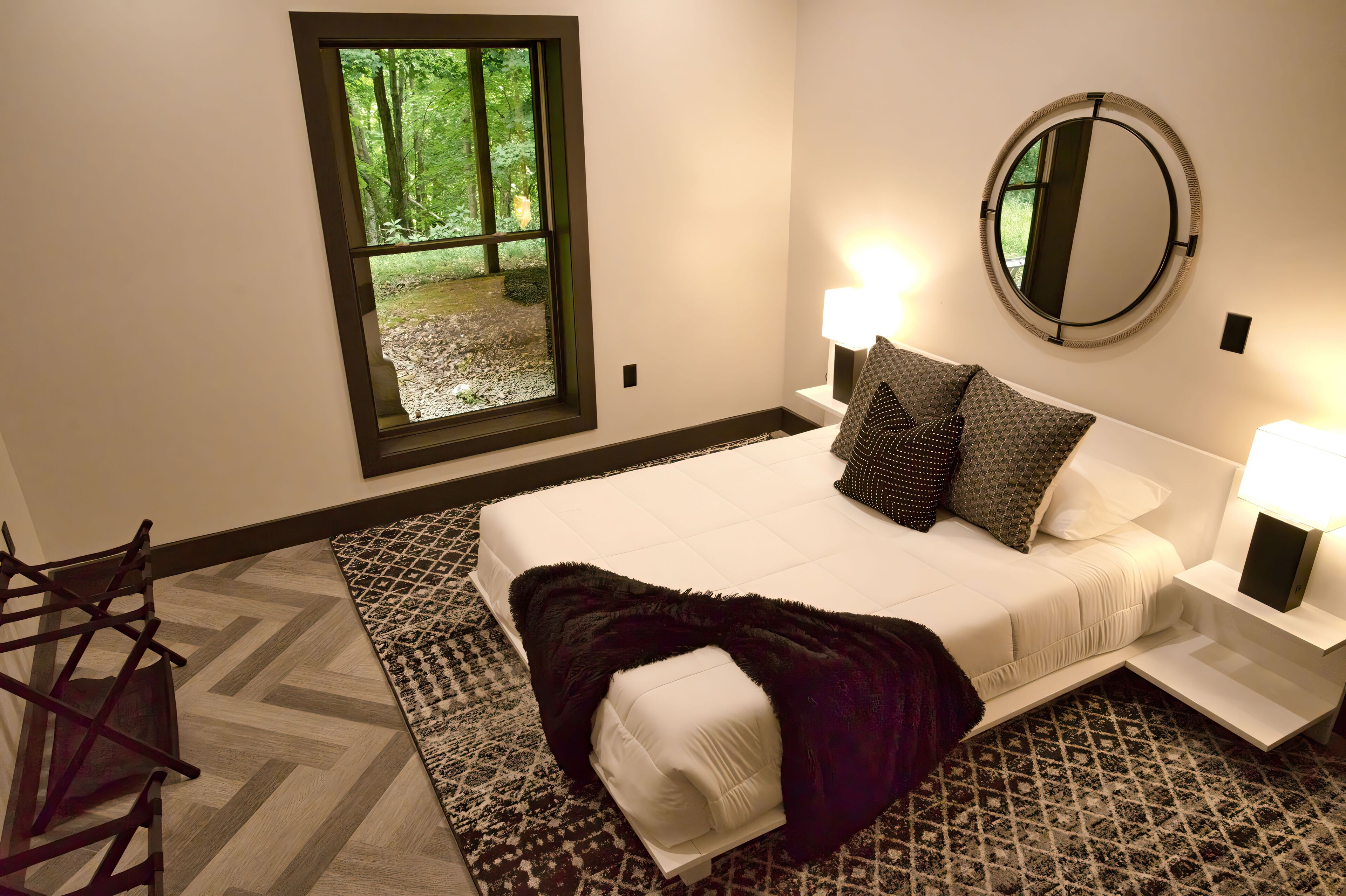6 bedrooms, iron/ironing board, WiFi, bed sheets