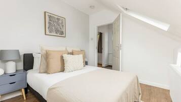 2 quartos, roupas de cama antialérgicas, ferros/tábuas de passar roupa