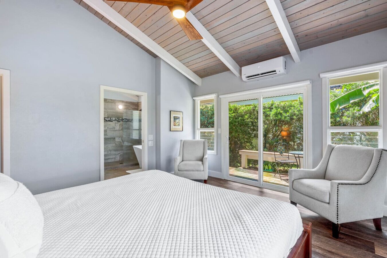 5 bedrooms, desk, iron/ironing board, free WiFi