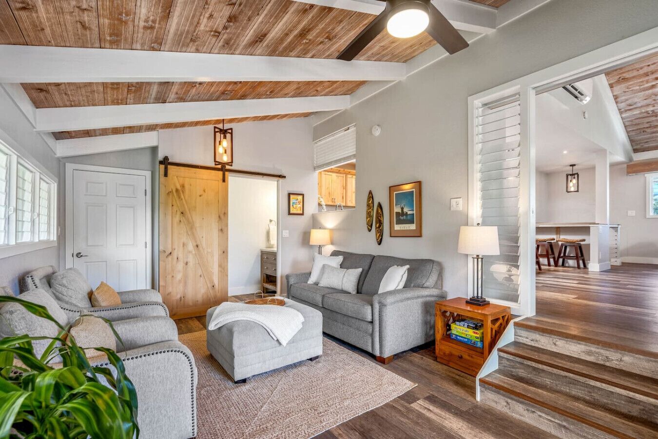 Smart TV, books, stereo