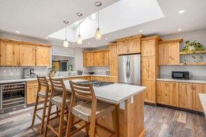 Private kitchen - Blue Kauai Hale - peaceful, spacious, multi-level north shore home (Princeville)