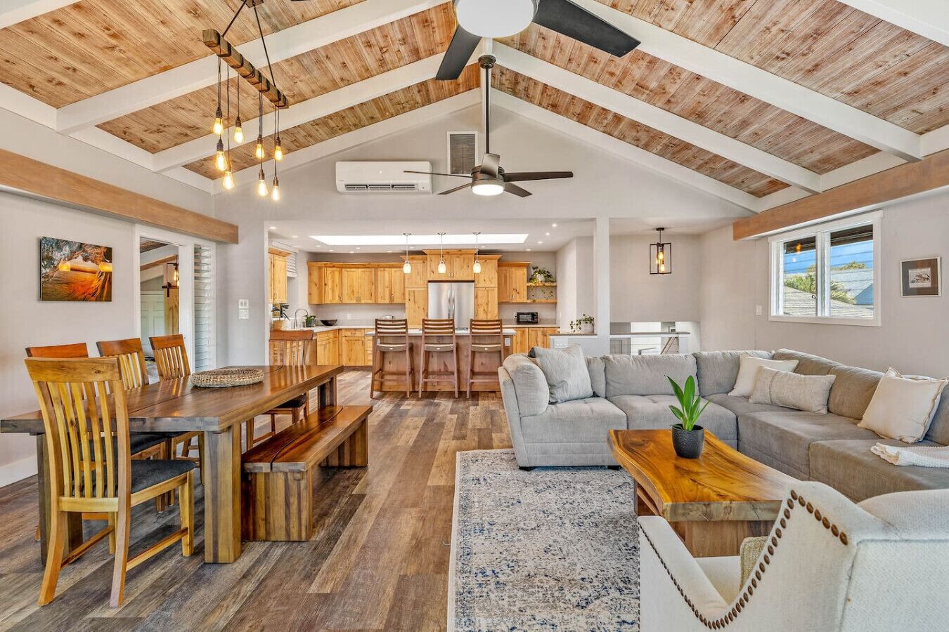 Smart TV, books, stereo