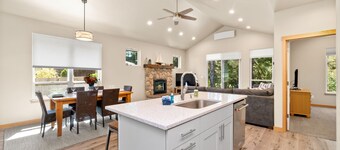 Sand Dollar House MCA#50380- 4 blk to beach, golf course view, Fireplace