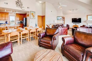 Smart TV - Oceanfront Pet-Friendly House with Private Pool in Salvo (Rodanthe)