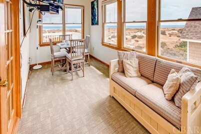 Oceanfront Pet-Friendly House with Private Pool in Salvo