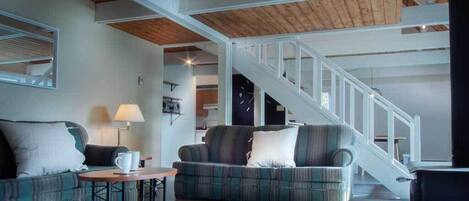 Smart TV, fireplace, stereo