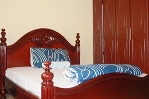 Casa | 5 quartos, ferros/tábuas de passar roupa, Wi-Fi de cortesia