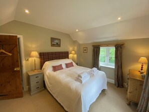 3 makuuhuonetta, silitysrauta/-lauta, vauvan matkasänky, Wi-Fi