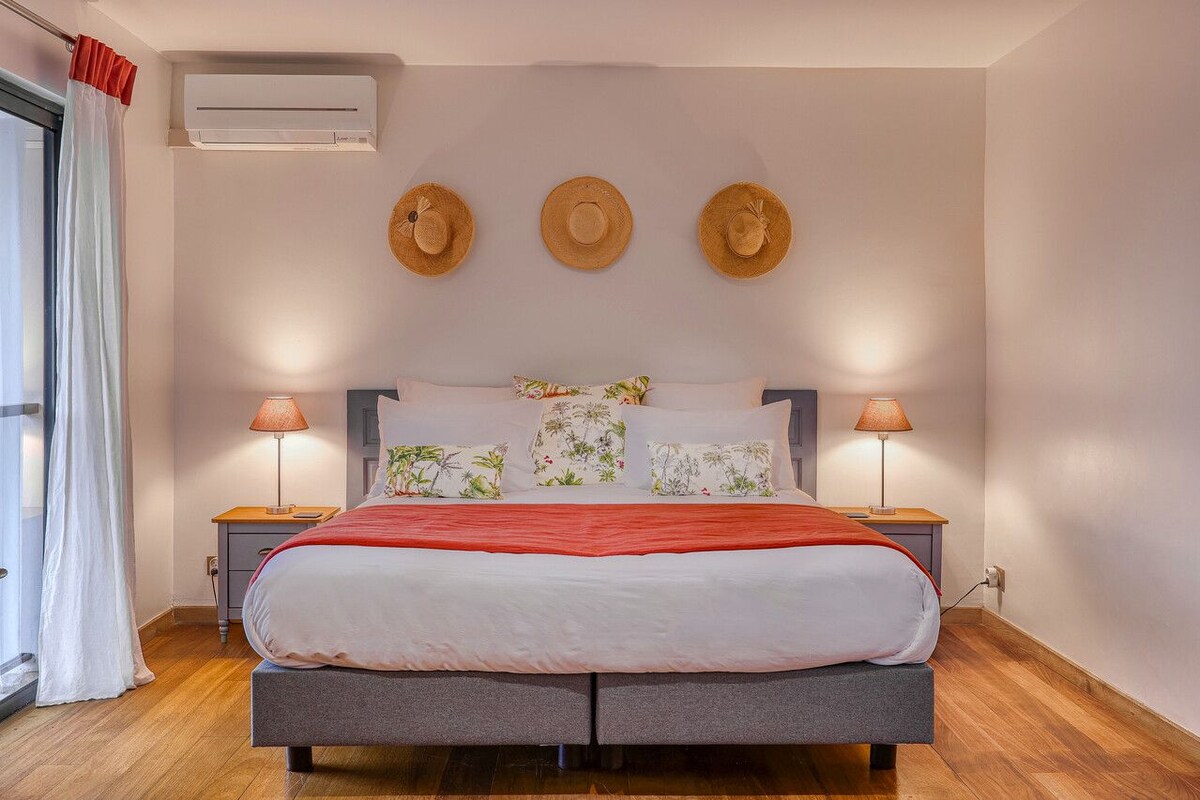 Deluxe Room (Cornaline) | Premium bedding, desk, laptop workspace, iron/ironing board (on request)