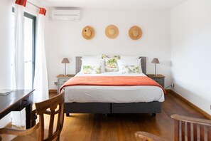 Deluxe-Zimmer (Cornaline) | Hochwertige Bettwaren, Schreibtisch, laptopgeeigneter Arbeitsplatz