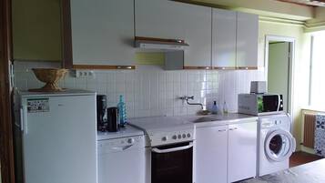 Mikroaaltouuni, uuni, liesi, astianpesukone