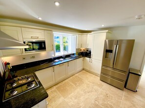Oven, high chair - Trewhiddle Villa 09 (St Austell)